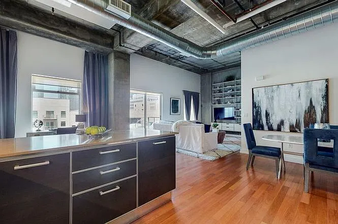 645 W 9th St #718 — Photo 23