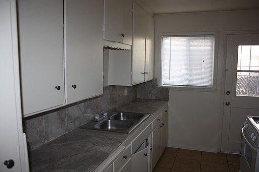 3rd image of 888 S Anaheim Blvd APT 1