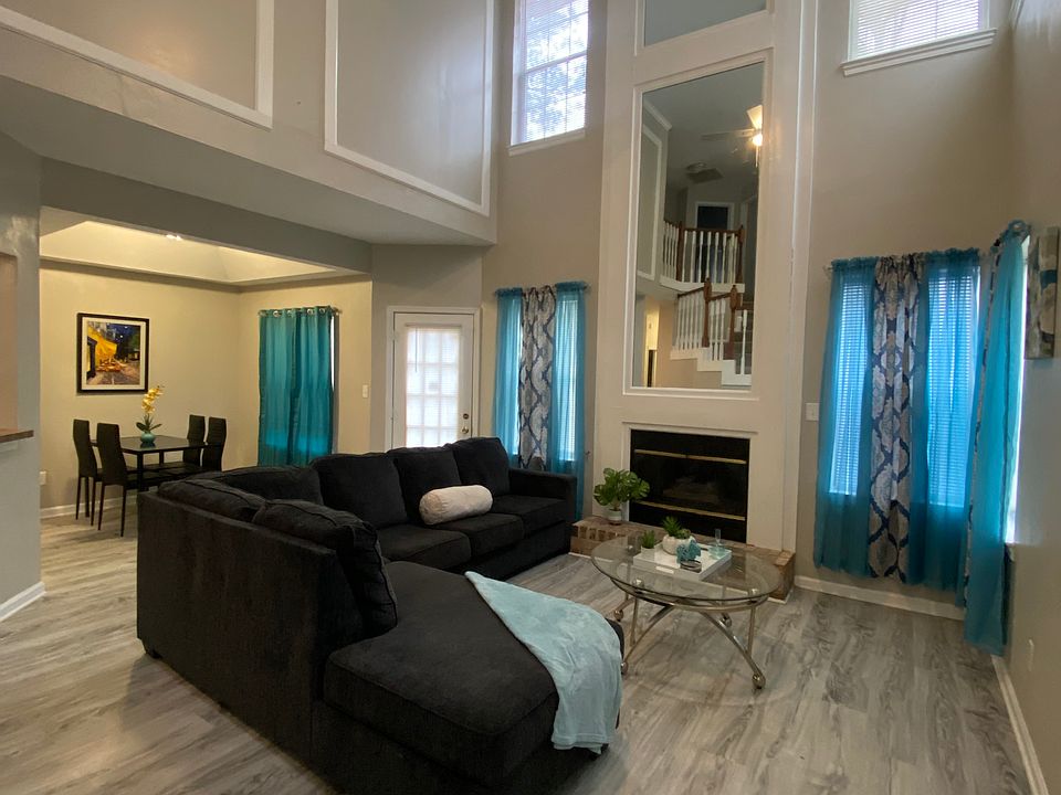 LIVINGROOM