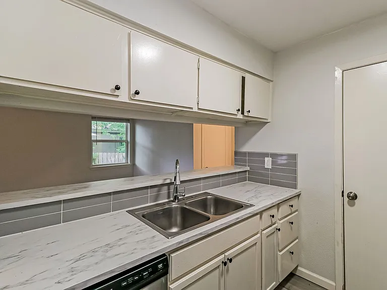 6710 Wentworth Dr — Photo 6