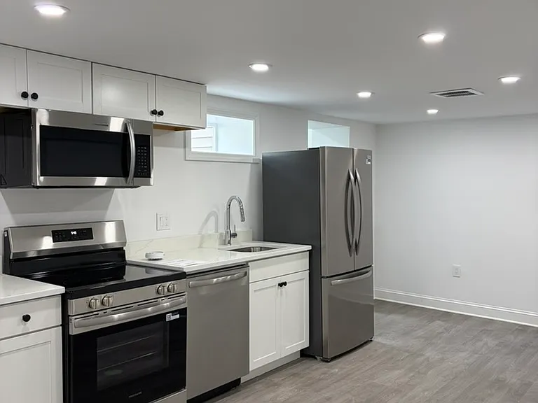 115 Bunker Hill Ln — Photo 1