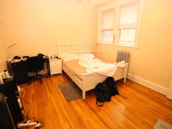4th image of 2031 Commonwealth Ave #170