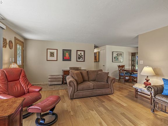 4th image of 3810 NE 100th Ct