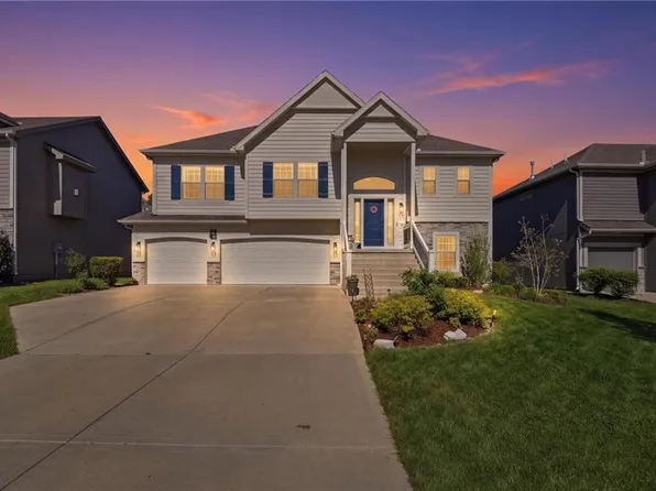 1636 Shadow Dr, Leavenworth, KS 66048