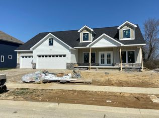 5046 Stonehaven Ln, Columbus, IN 47201