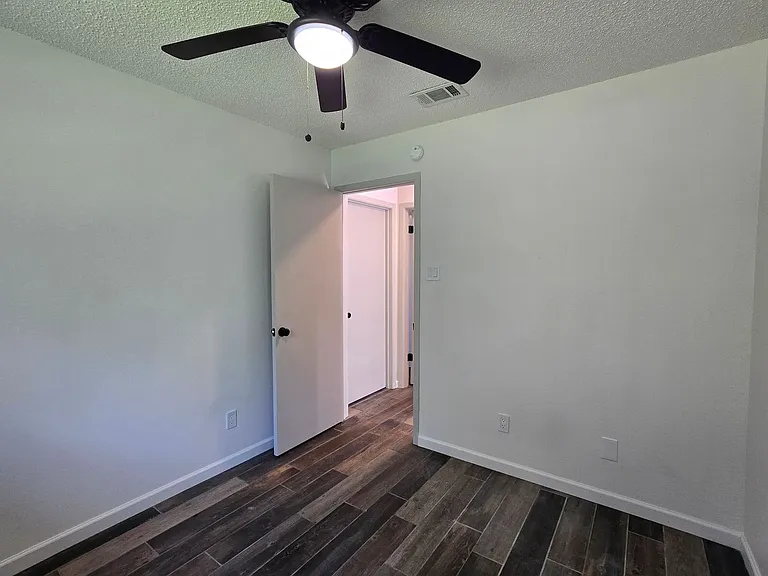2408 Windmill Dr — Photo 10