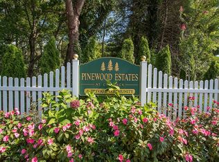 30 Sandy Hill Rd, Commack, NY 11725