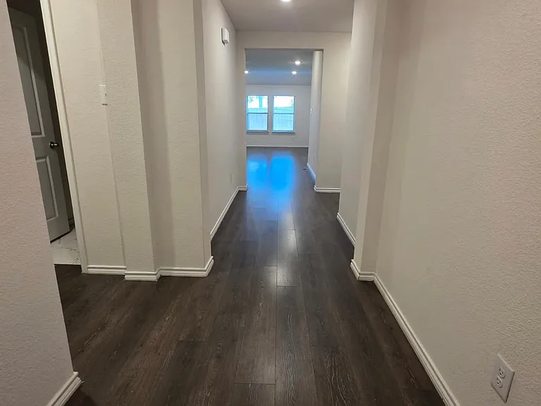 1215 Knoll Dr — Photo 2