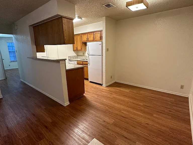 924 W Chestnut St #5 — Photo 3