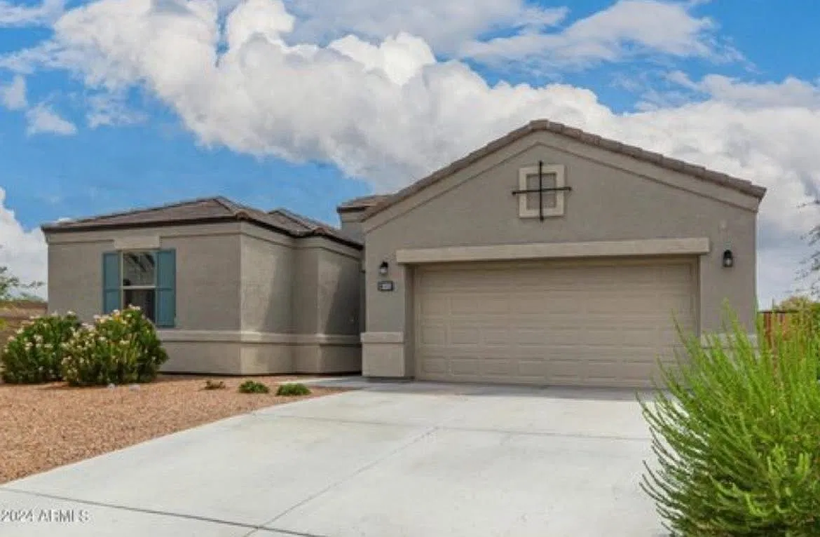 4 bed, 3.0 bath, 2313 sqft, $2,300 — Photo 1
