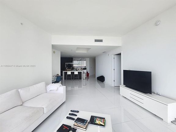 2nd image of 851 NE 1st Ave #3809