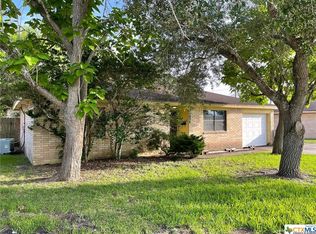 1604 Meadowview Dr, Port Lavaca, TX 77979