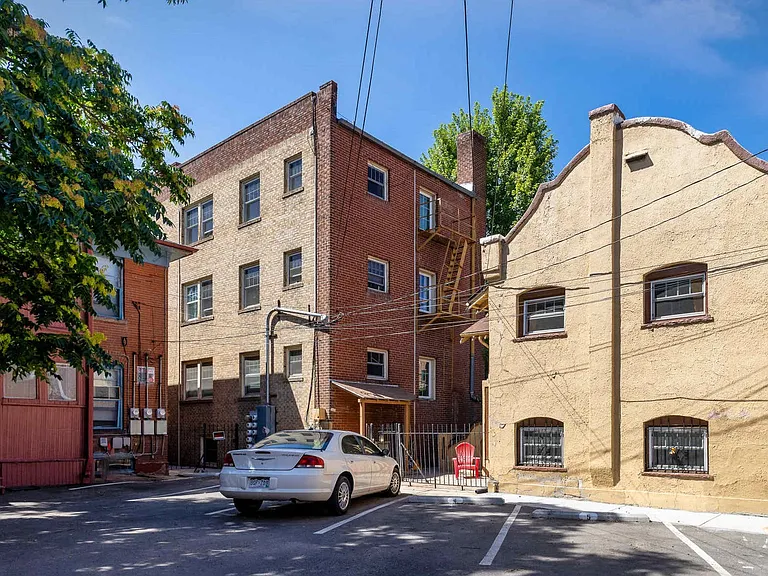 1236 N Pearl St — Photo 16