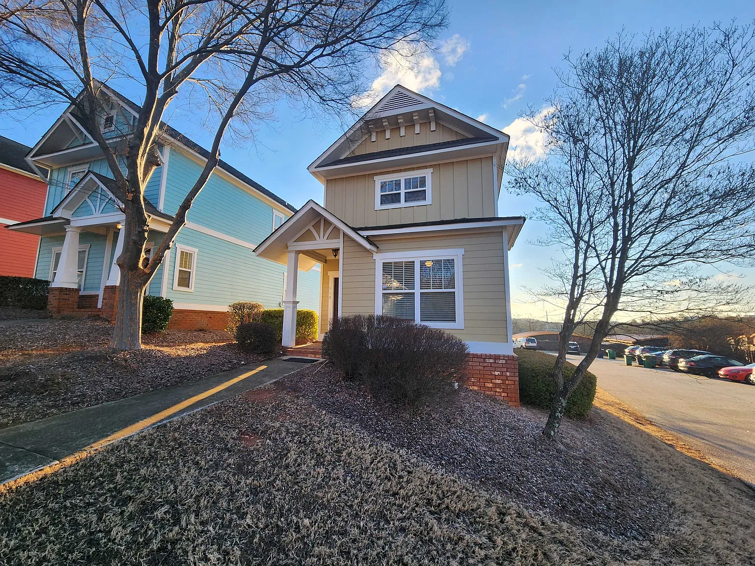 3 bed, 1351 sqft, $2,310 — Photo 1