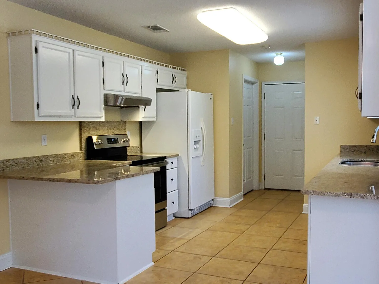 3 bed, 2.0 bath, 1768 sqft, $1,625 — Photo 4