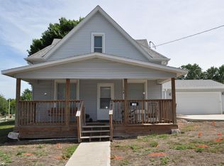 128 W 12th St, Carroll, IA 51401