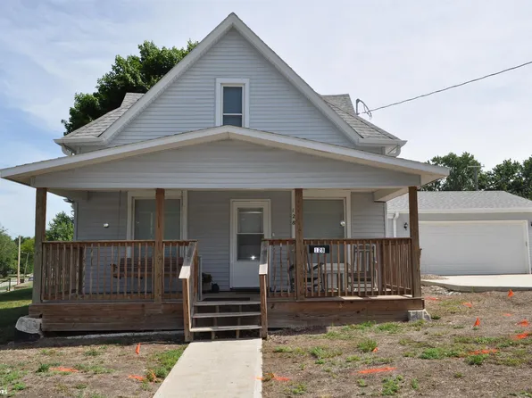 128 W 12th St, Carroll, IA 51401