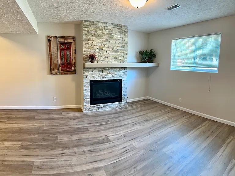 15293 Wirt St — Photo 32