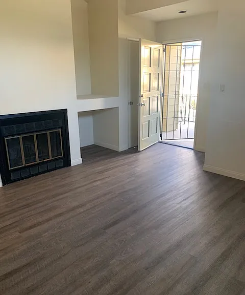 Laurelwood West Villas standard 2x2 Entry/living room