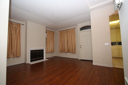 4th image of 2700 Ladrillo Aisle