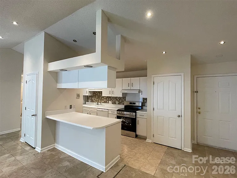 7368 Rose Terrace Ct — Photo 14