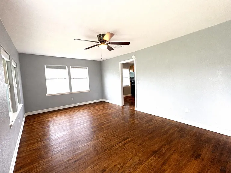 406 N Fig St — Photo 5