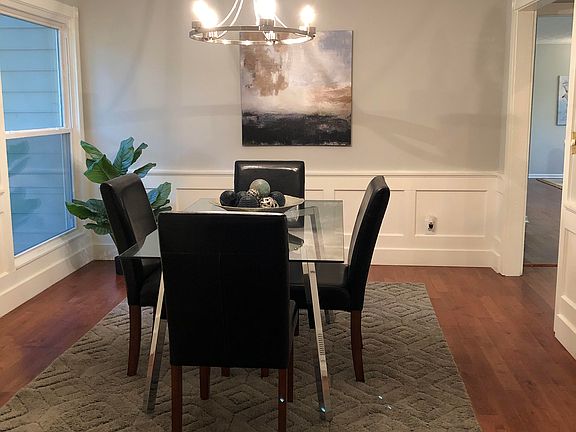 HARDWOOD FLR FML DINING RM