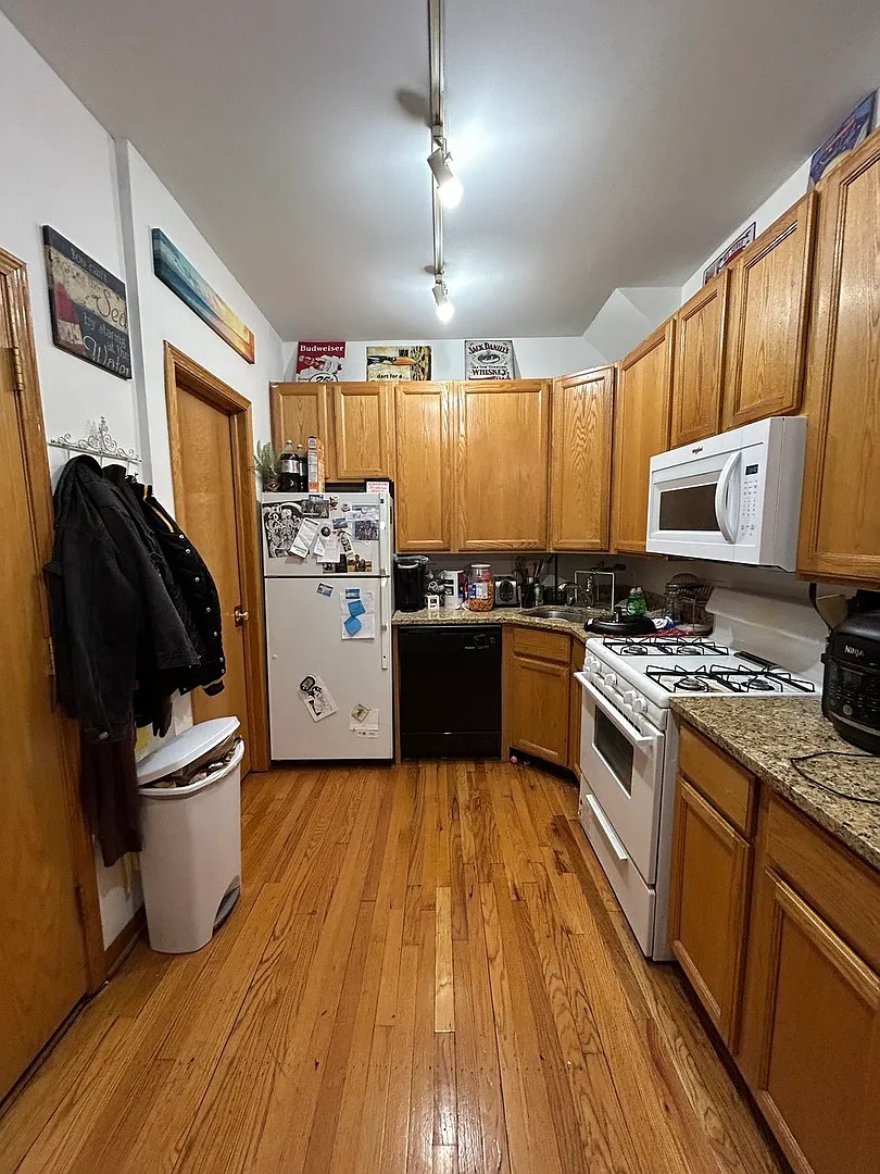 Building Photo - 628 W Patterson Ave #1E