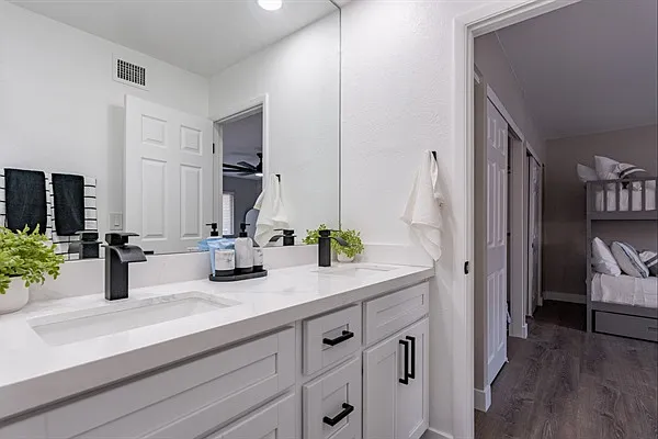 5619 S Admiralty Ct #E — Photo 17