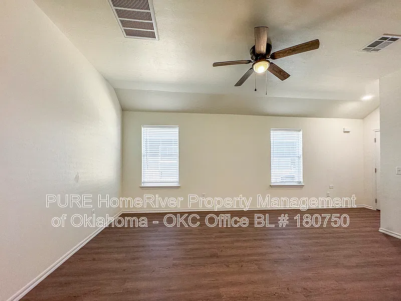 3 bed, 2.0 bath, 1216 sqft, $1,445 — Photo 2