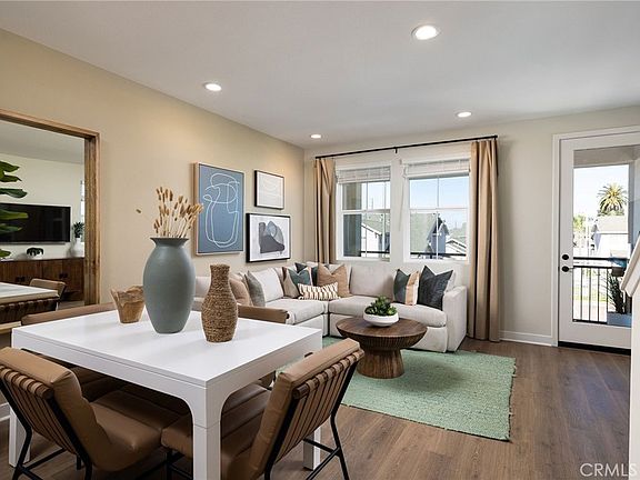 4th image of 153 S Iris