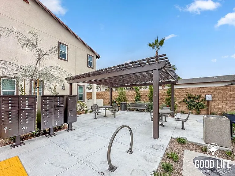 7006 Solara Way — Photo 38