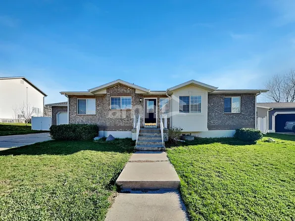 1074 E 3250 N, Layton, UT 84040