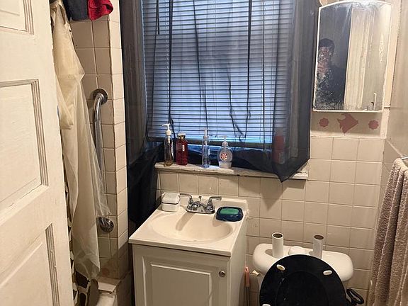 3rd image of 2827 N Croskey St