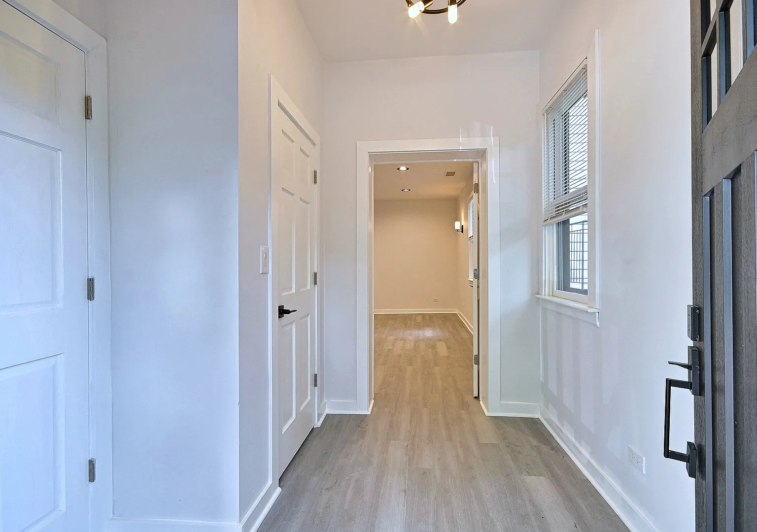 2 bed, 900 sqft, $3,500 — Photo 3