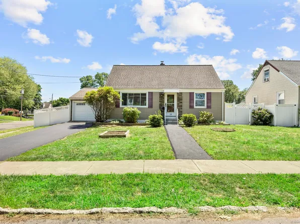 15 Burdette Place, Milford, CT 06460