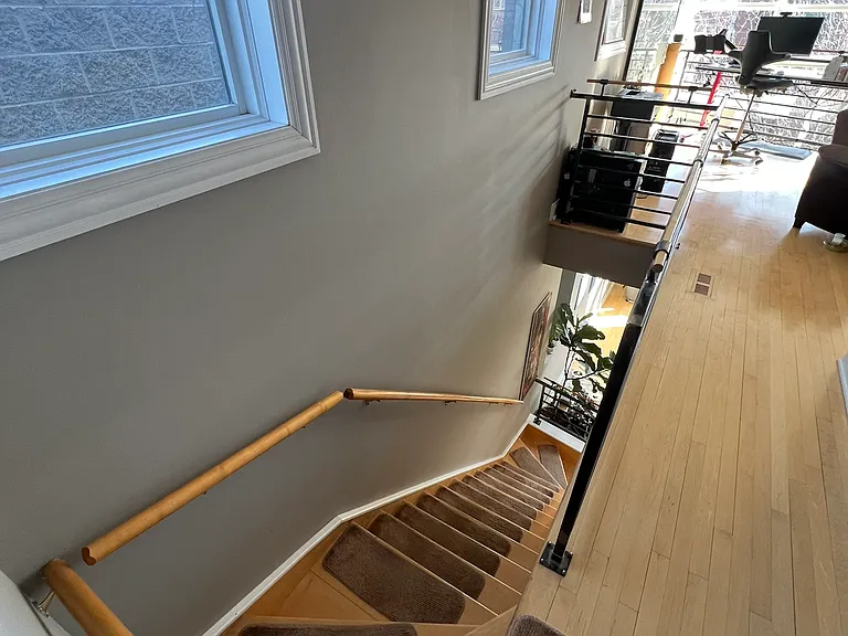 N Hermitage Ave — Photo 11
