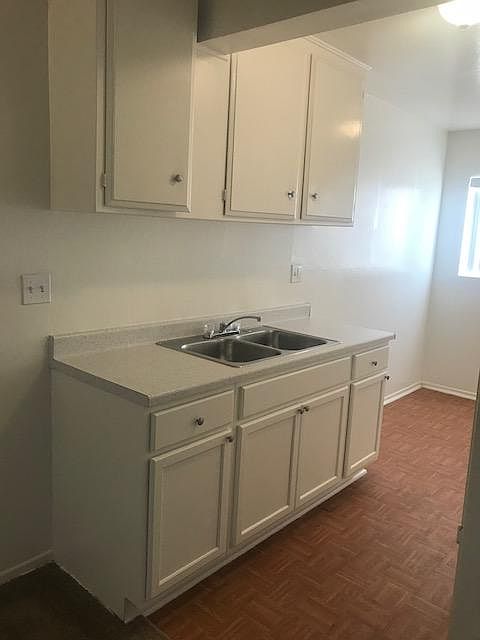 1st image of 911 Ventura Ave APT 1