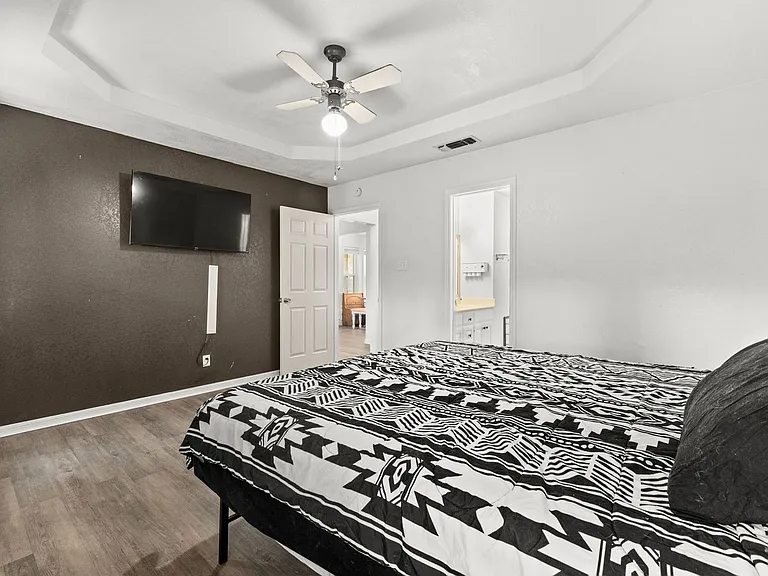 2210 Barry Dr — Photo 14