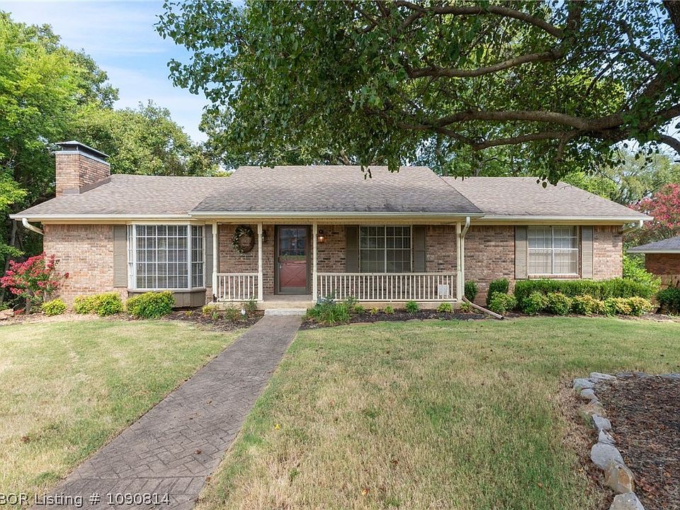 1st image of 2612 Riviera Cir
