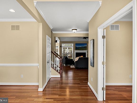4th image of 11 Taft Ct