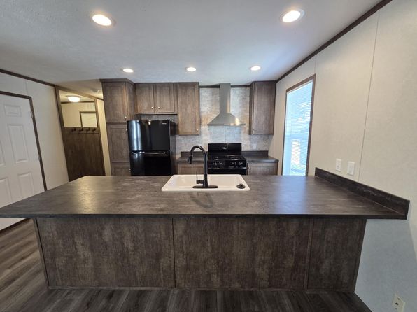 52 Ash Ave