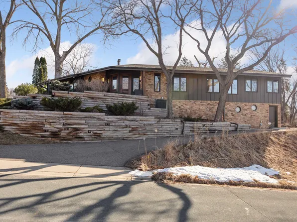 3936 Rolling Hills Rd, Arden Hills, MN 55112