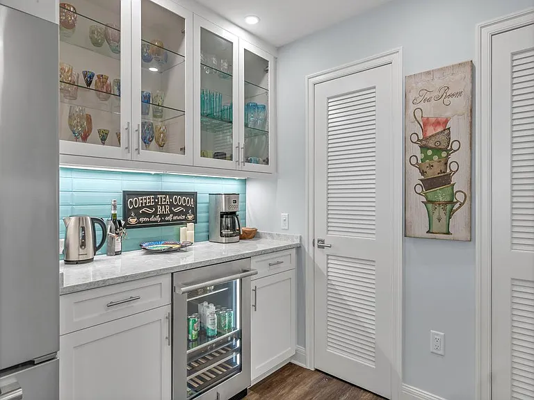 5250 E Harbor Village Dr #102 — Photo 5