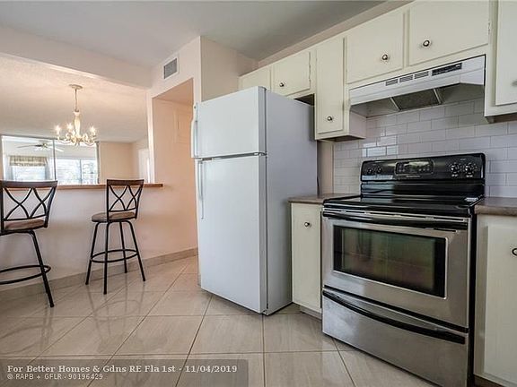 5th image of 9521 Sunrise Lakes Blvd APT 101