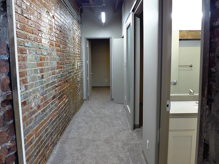 2523 Farnam St — Photo 15