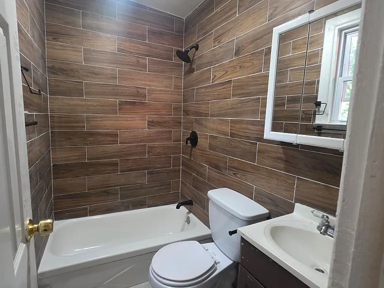 262 Davenport Ave #2 — Photo 6