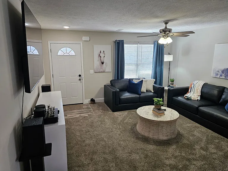 2224 Morris Ave — Photo 8