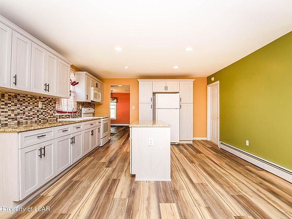 5th image of 848 Spring St