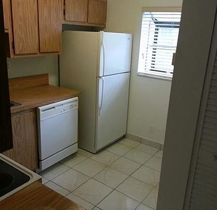 2nd image of 301 Gardens Dr